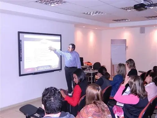 Adriano Gosuen ministrando aula